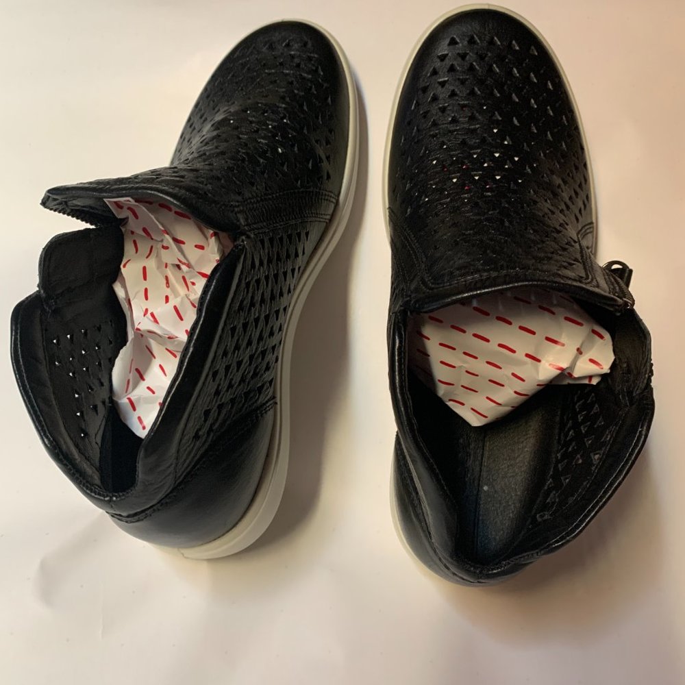 Ecco Womens Black Soft 7 Leather Side Zipper Ankle Casual Sneaker Shoes Size 6 - Picture 2 of 9
